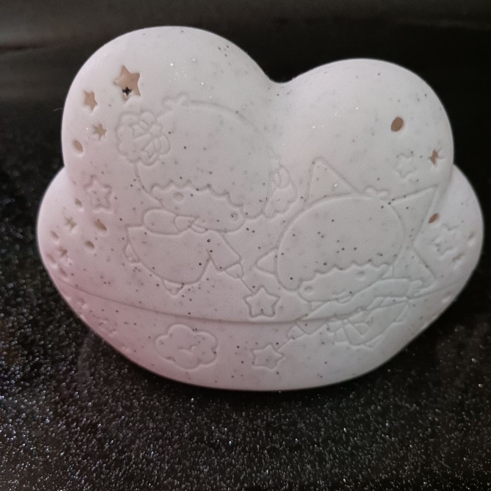 Little Twin Star Silicone Makeup Sponge Case by Wet N Wild.